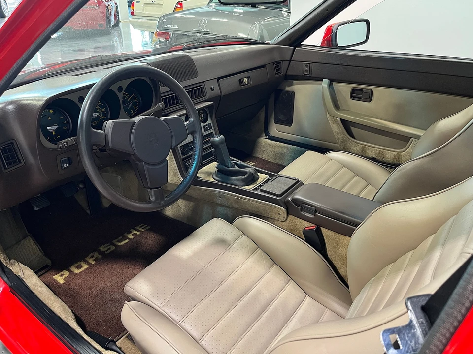 1984 Porsche 944 - Image 11 of 31