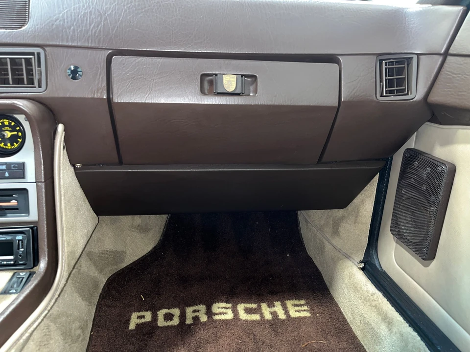 1984 Porsche 944 - Image 28 of 31