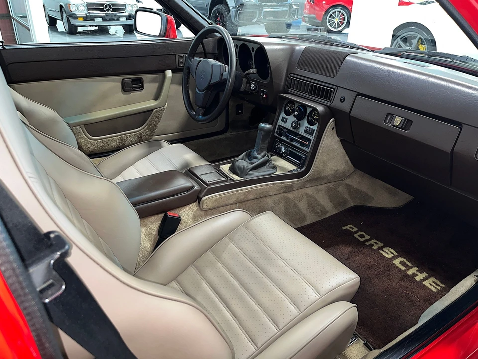 1984 Porsche 944 - Image 14 of 31