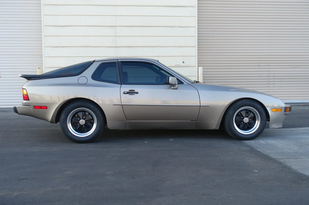 1984 Porsche 944 - Image 19 of 31