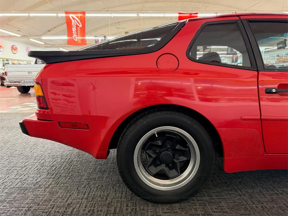 1984 Porsche 944 - Image 25 of 31