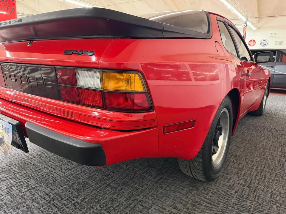 1984 Porsche 944 - Image 28 of 31