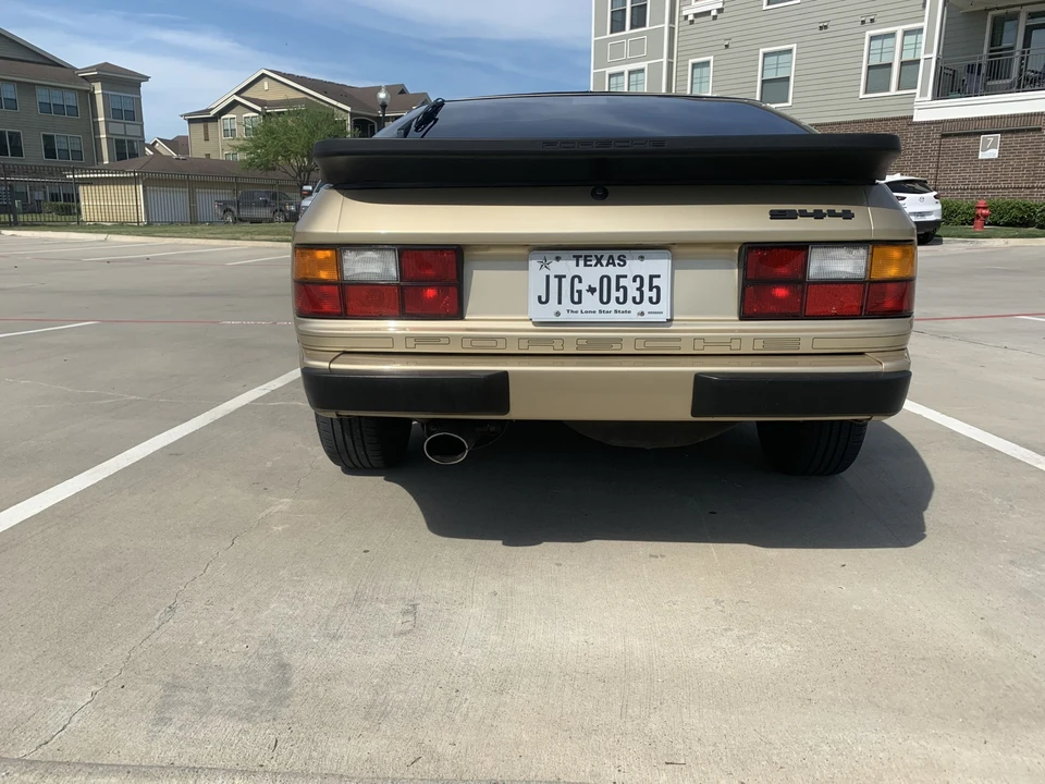 1984 Porsche 944 - Image 17 of 31