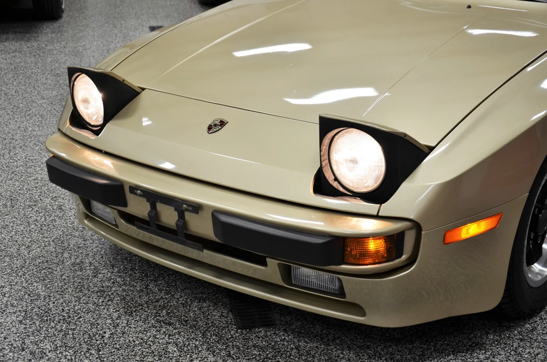 1984 Porsche 944 - Image 10 of 31