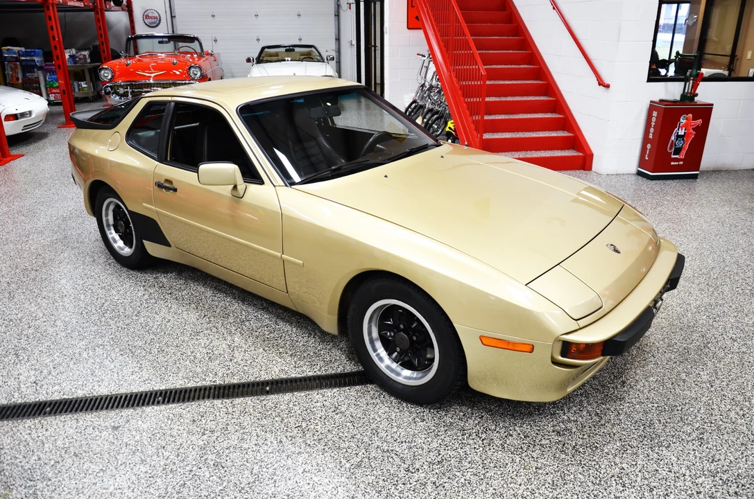 1984 Porsche 944 - Image 15 of 31