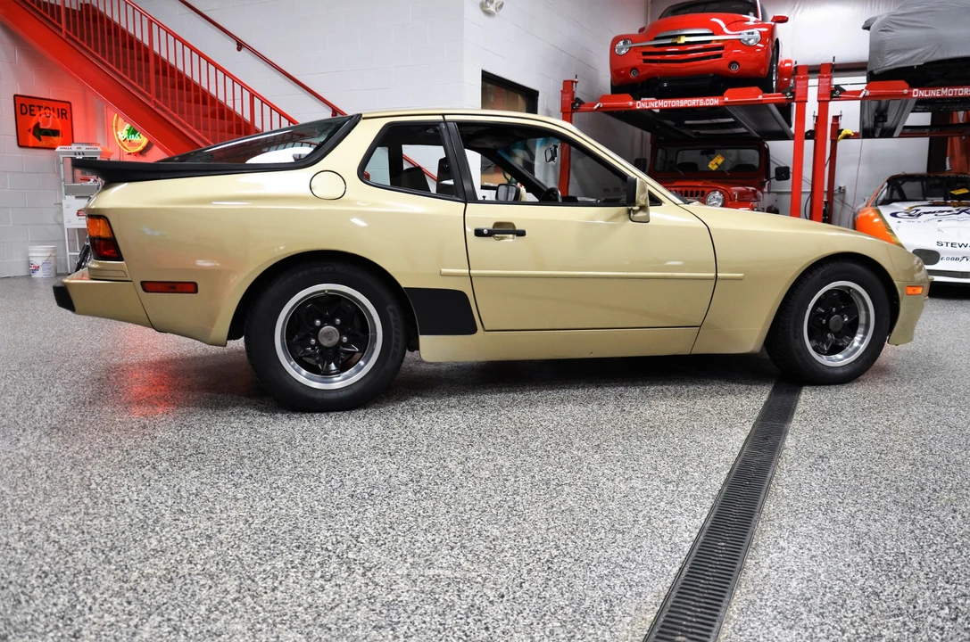 1984 Porsche 944 - Image 16 of 31