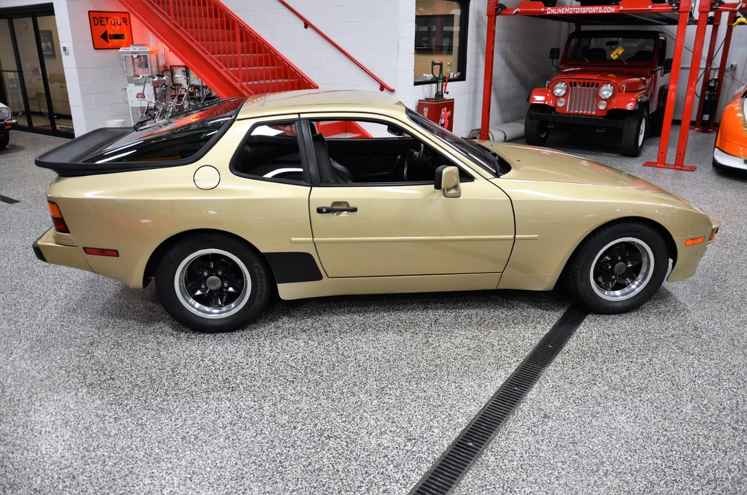 1984 Porsche 944 - Image 17 of 31