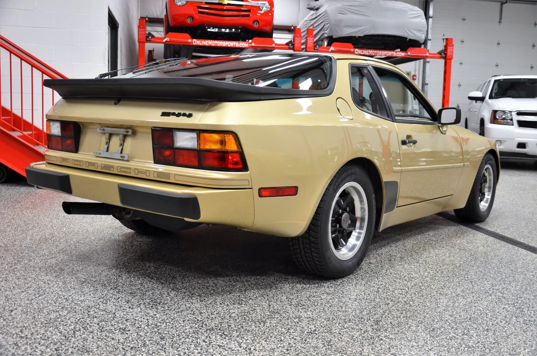 1984 Porsche 944 - Image 18 of 31