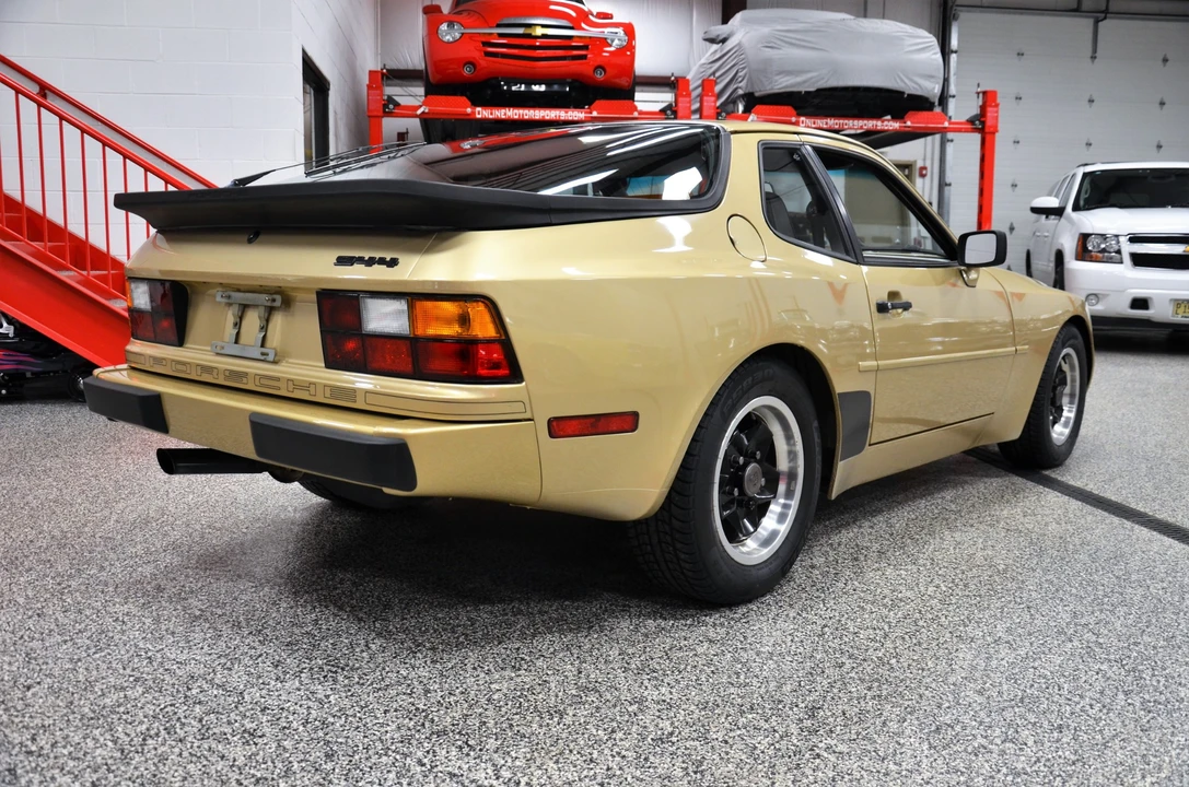 1984 Porsche 944 - Image 19 of 31