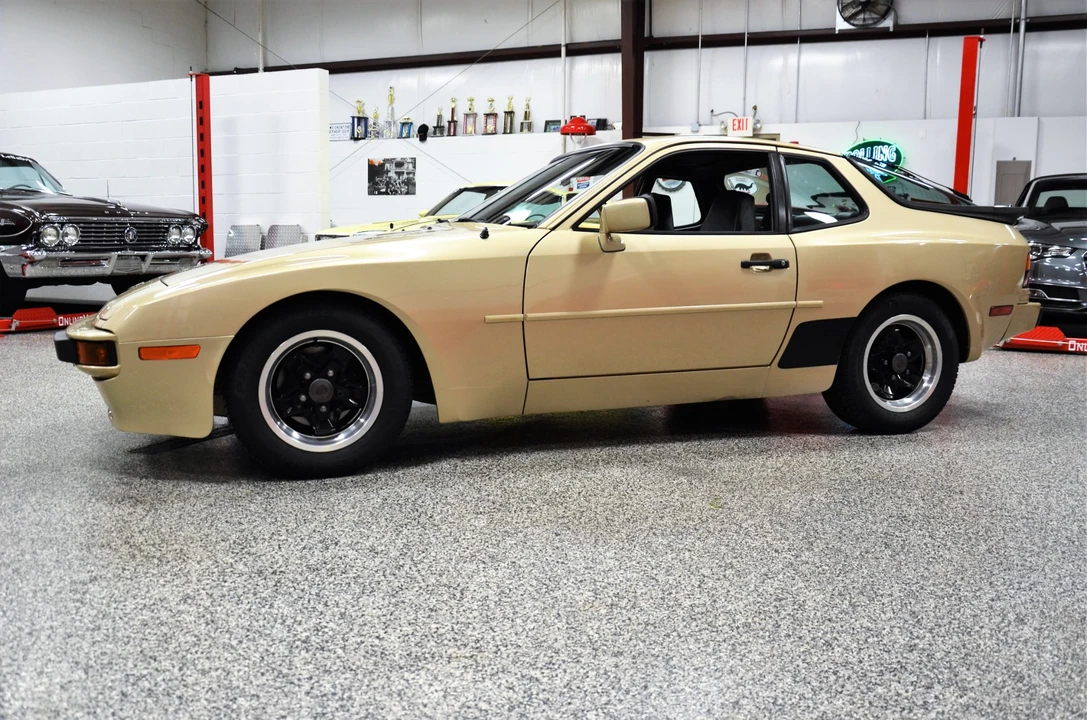 1984 Porsche 944 - Image 27 of 31