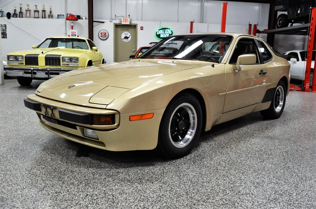1984 Porsche 944 - Image 4 of 31