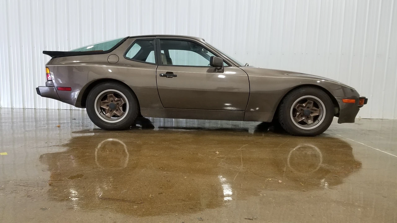 1984 Porsche 944 - Image 4 of 31