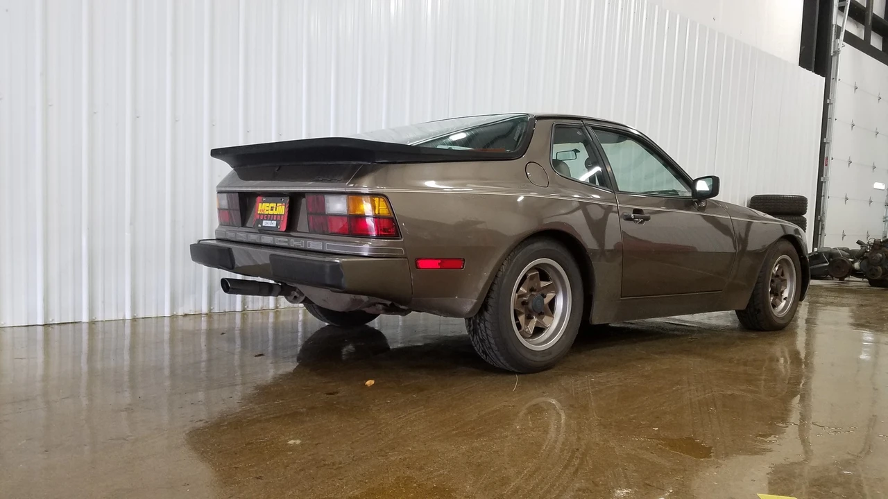 1984 Porsche 944 - Image 6 of 31