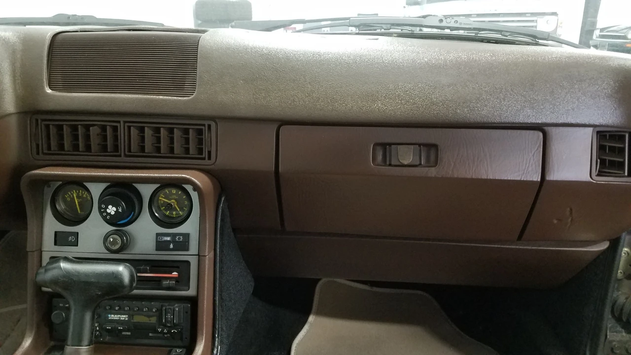 1984 Porsche 944 - Image 13 of 31