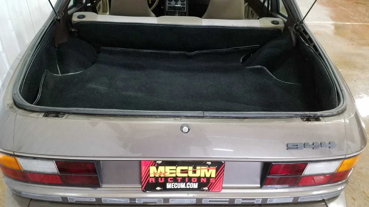 1984 Porsche 944 - Image 25 of 31