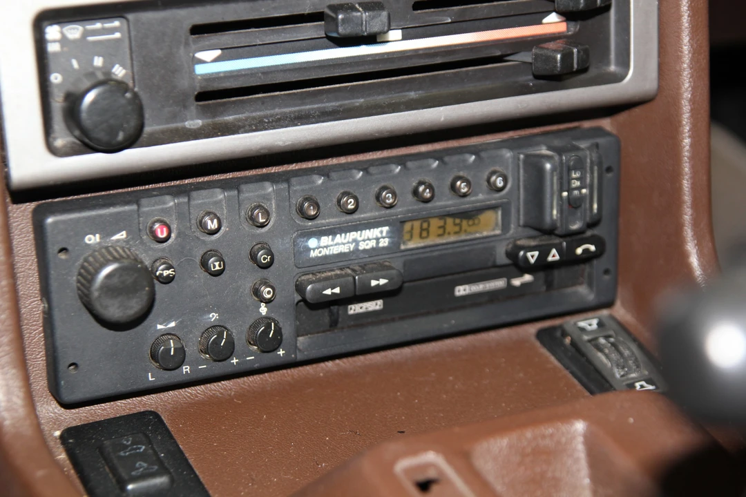 1984 Porsche 944 - Image 12 of 31