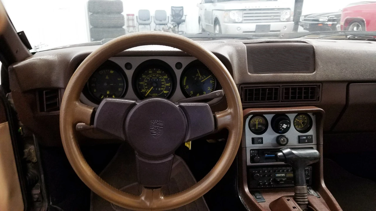 1984 Porsche 944 - Image 11 of 31