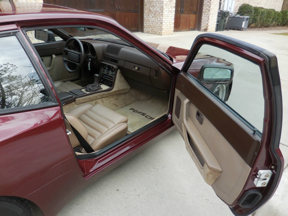 1984 Porsche 944 - Image 3 of 10