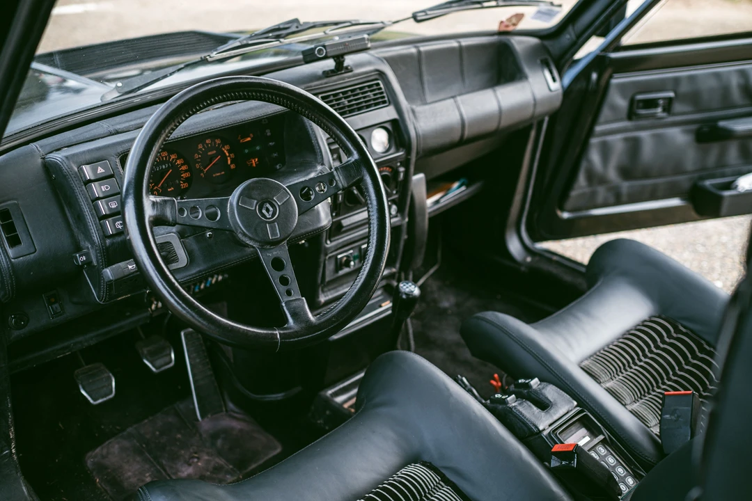 1984 Renault - Image 23 of 31