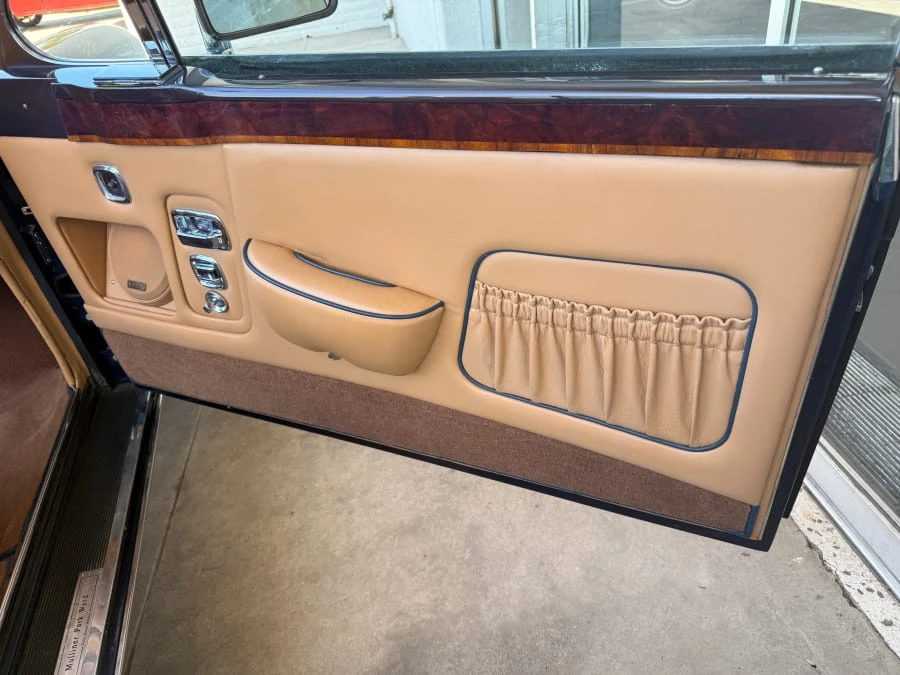 1984 Rolls-Royce Corniche Series I - Image 7 of 10