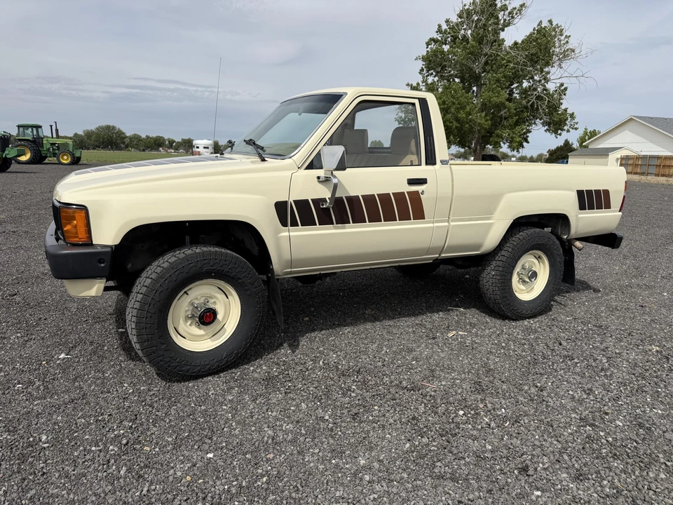 1984 Toyota Hilux 4th Gen - Image 8 of 31