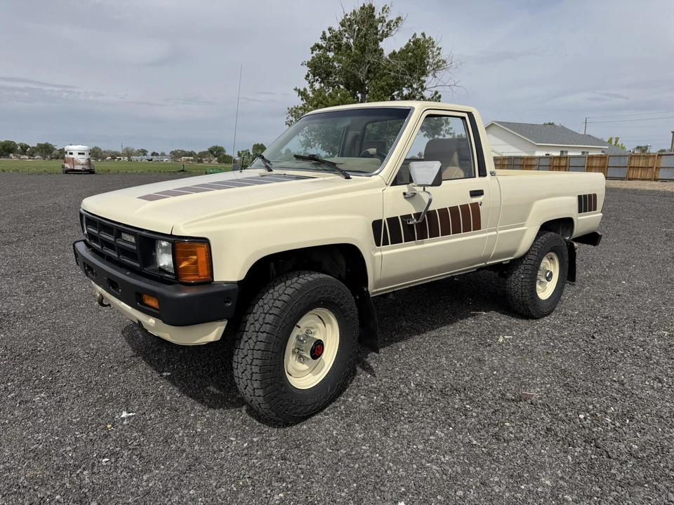 1984 Toyota Hilux 4th Gen - Image 6 of 31