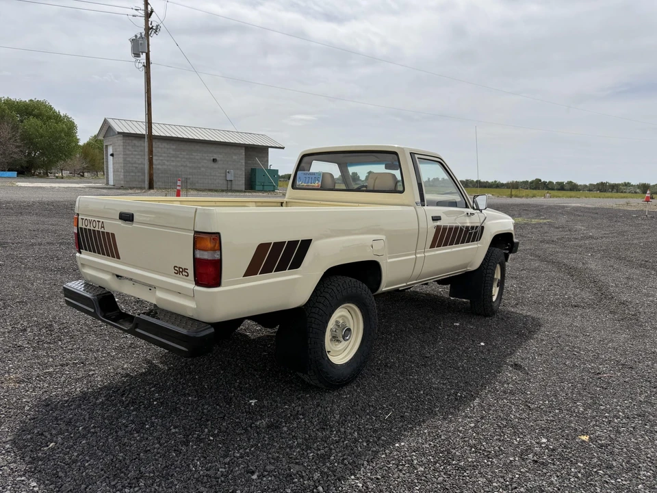 1984 Toyota Hilux 4th Gen - Image 29 of 31