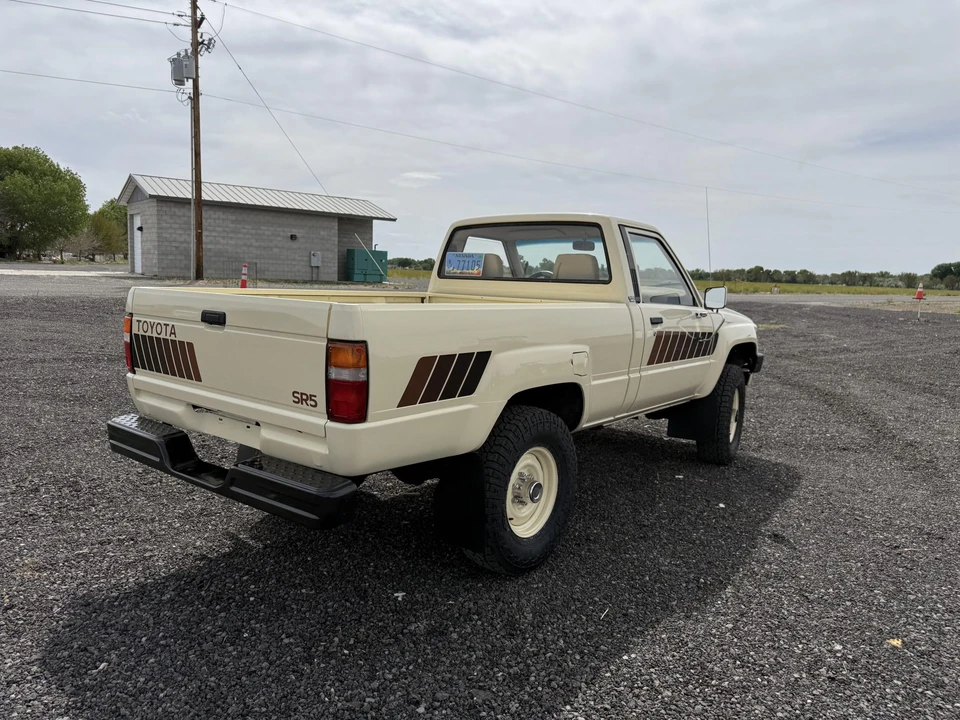 1984 Toyota Hilux 4th Gen - Image 28 of 31