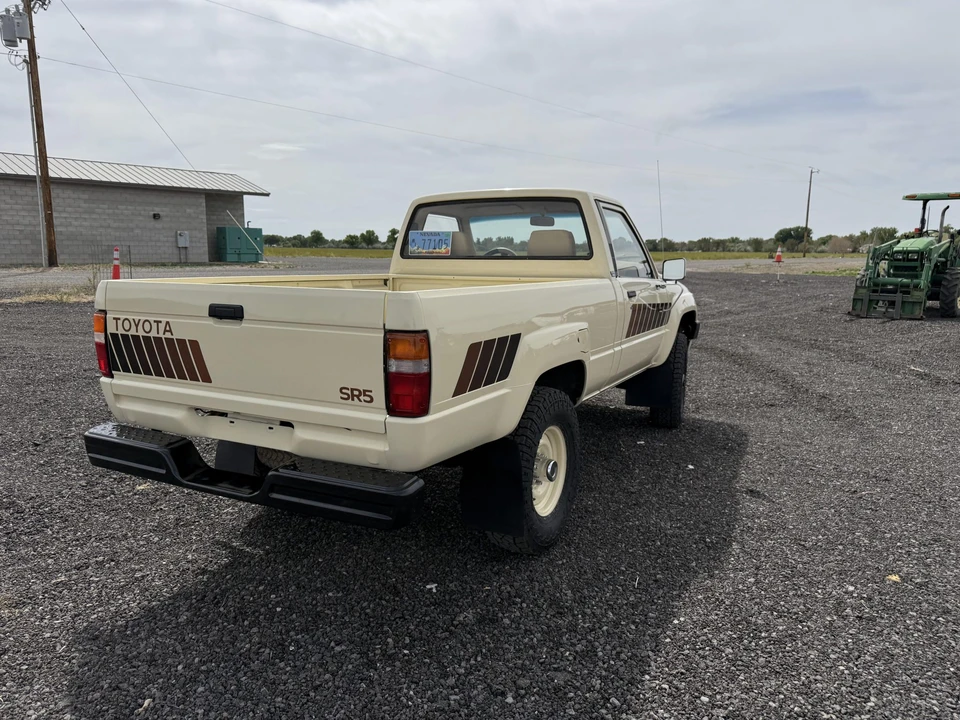 1984 Toyota Hilux 4th Gen - Image 26 of 31