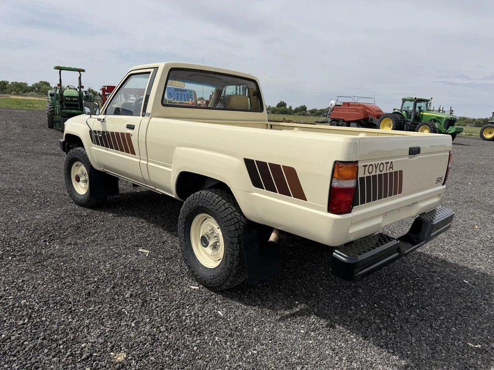 1984 Toyota Hilux 4th Gen - Image 13 of 31