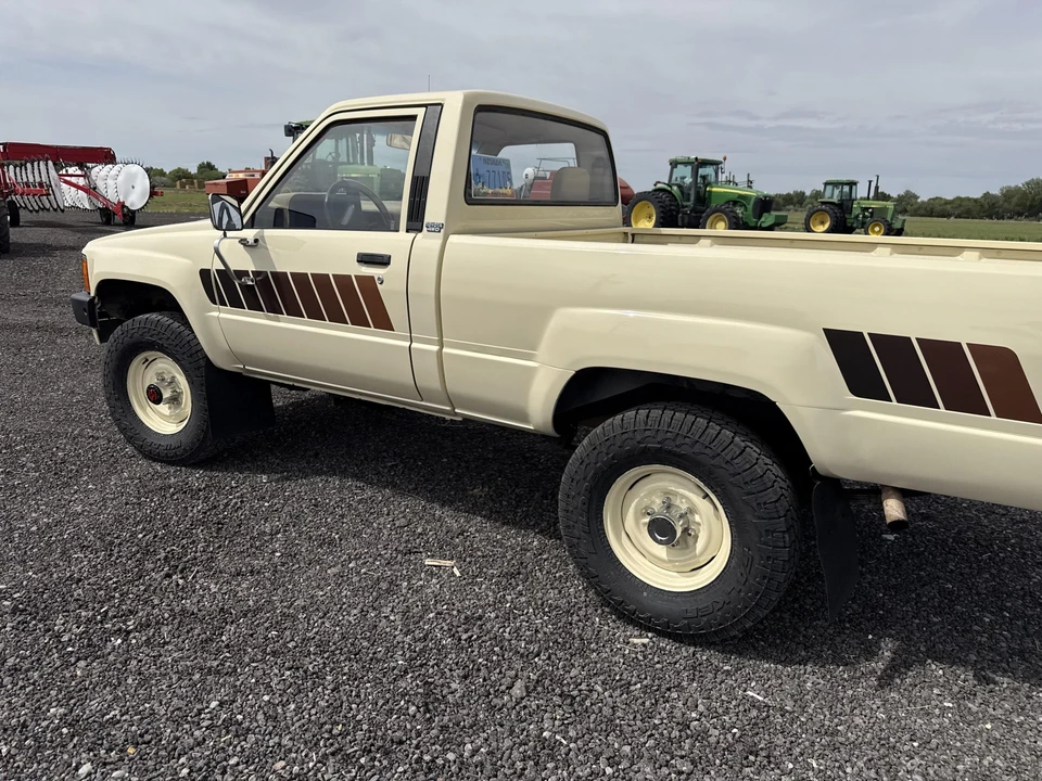 1984 Toyota Hilux 4th Gen - Image 10 of 31