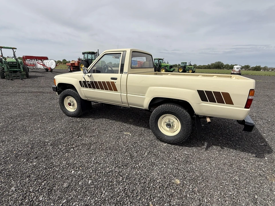 1984 Toyota Hilux 4th Gen - Image 9 of 31