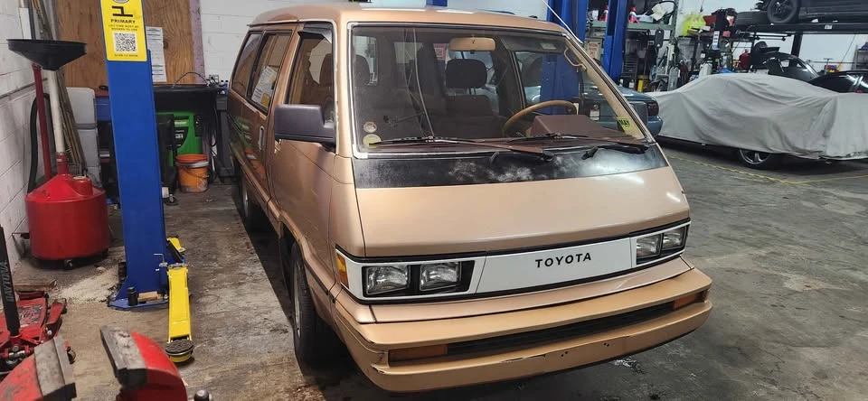1984 Toyota Previa/Estima - Image 5 of 10