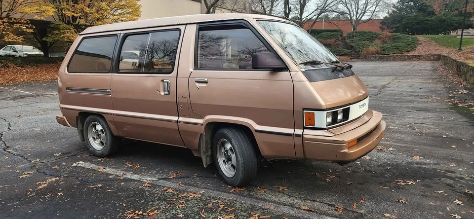 1984 Toyota Previa/Estima - Image 2 of 10