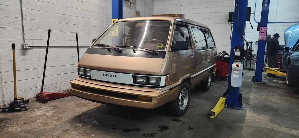 1984 Toyota Previa/Estima - Image 4 of 10