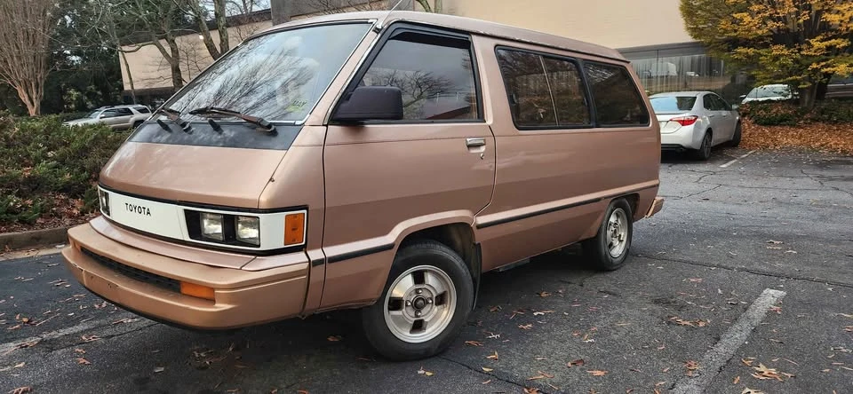 1984 Toyota Previa/Estima - Image 3 of 10