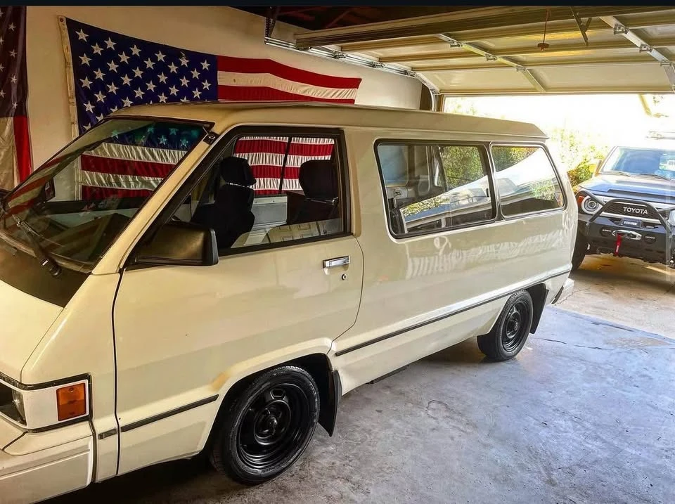 1984 Toyota HiAce - Image 3 of 7