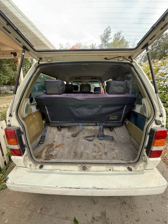 1984 Toyota HiAce - Image 7 of 7
