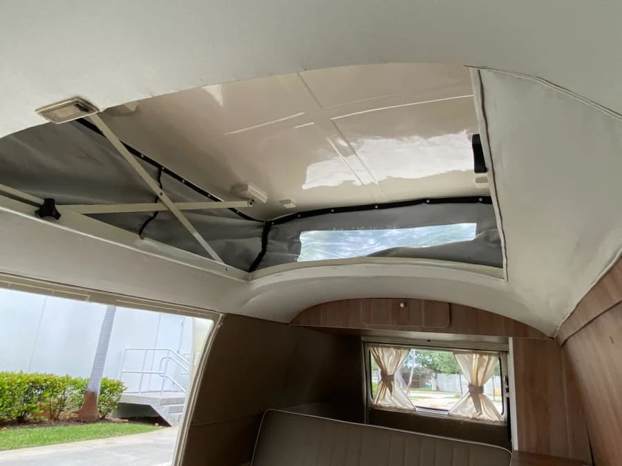 1984 Volkswagen EuroVan - Image 8 of 26