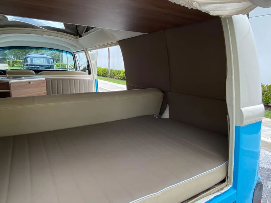 1984 Volkswagen EuroVan - Image 9 of 26