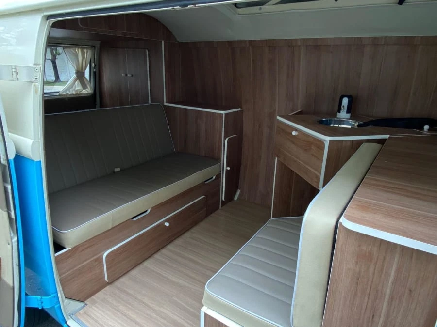 1984 Volkswagen EuroVan - Image 19 of 26