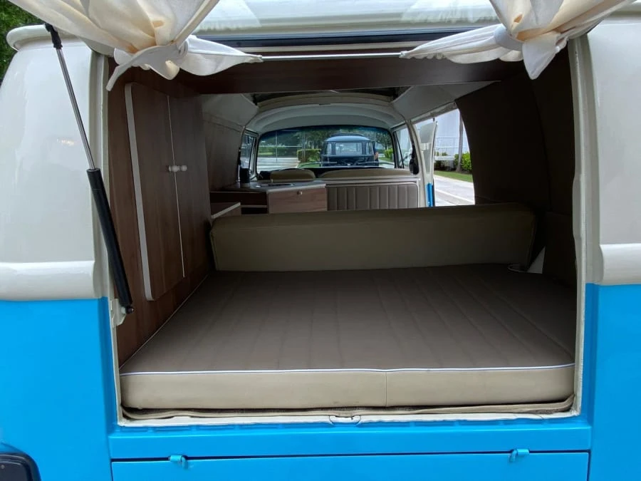 1984 Volkswagen EuroVan - Image 10 of 26
