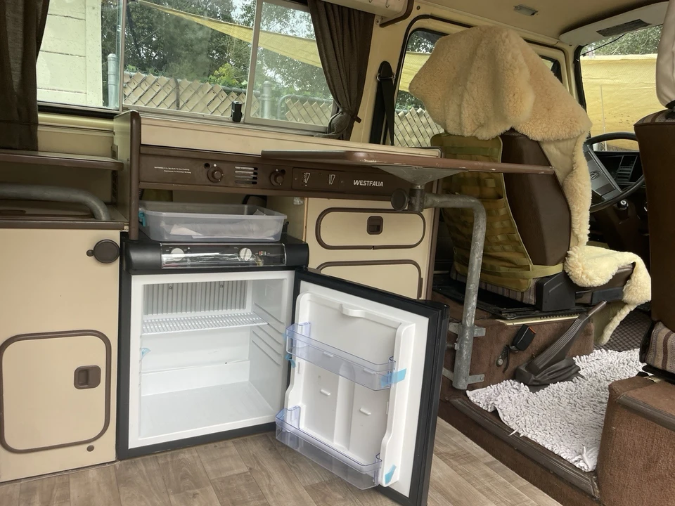 1984 Volkswagen Bay-Window Bus - Image 10 of 14