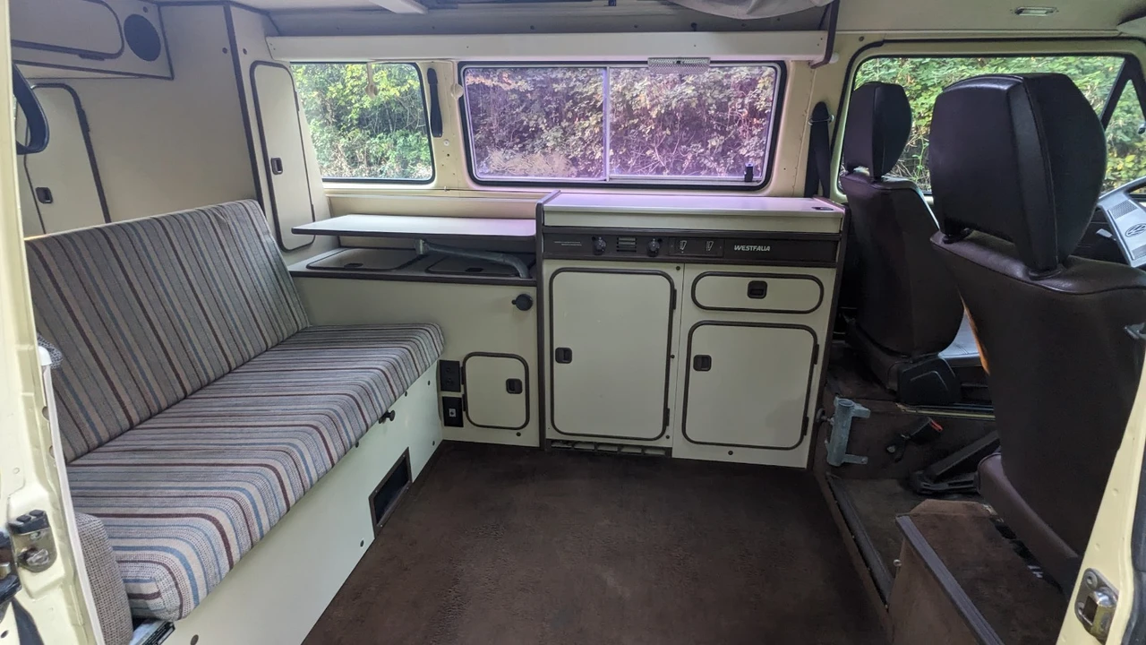 1984 Volkswagen EuroVan - Image 14 of 21