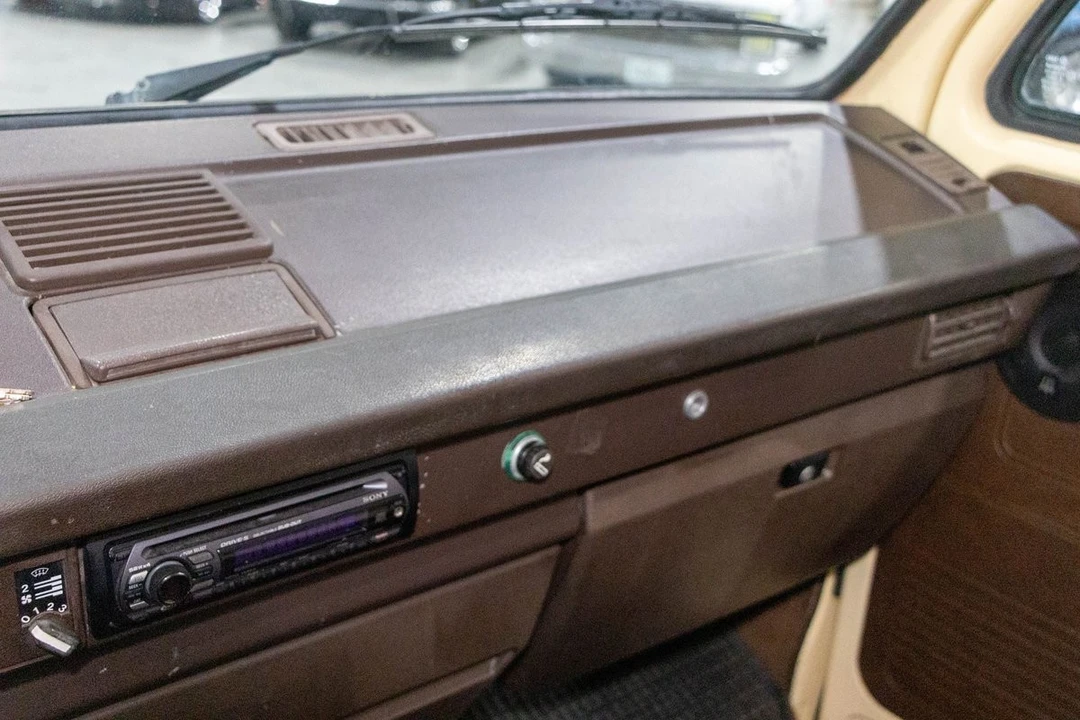 1984 Volkswagen EuroVan - Image 14 of 21