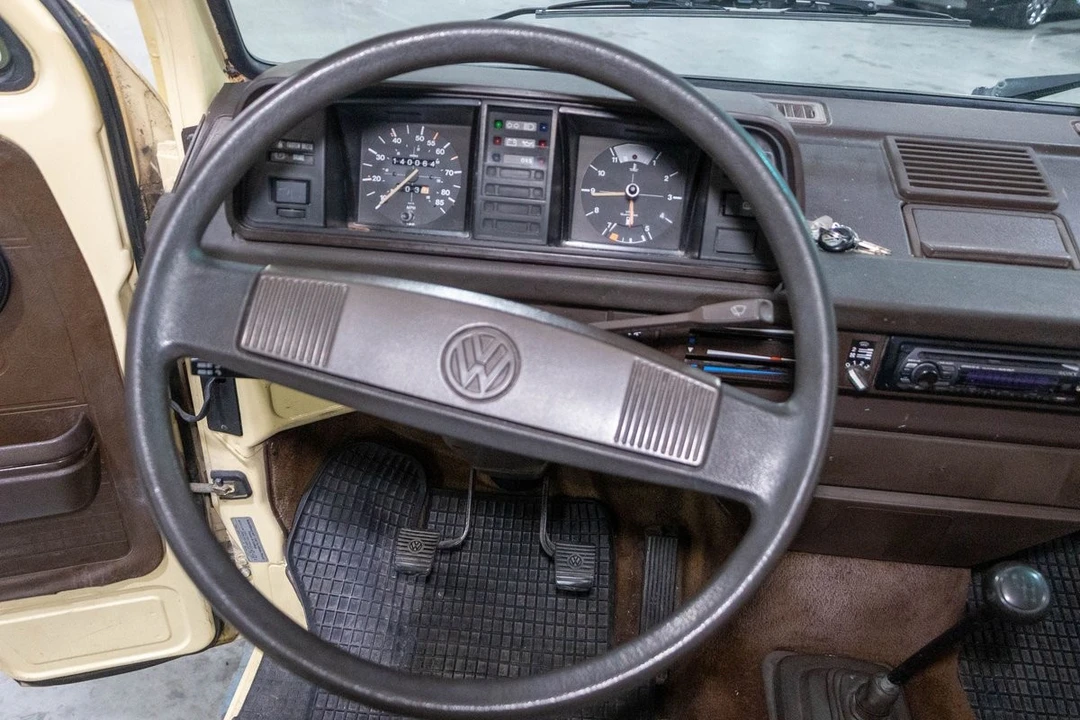 1984 Volkswagen EuroVan - Image 11 of 21