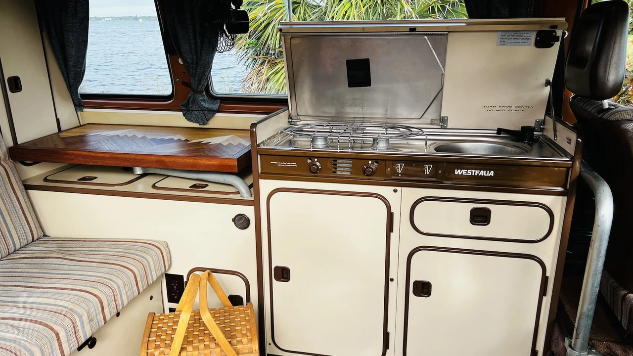1984 Volkswagen Bay-Window Camper - Image 6 of 14