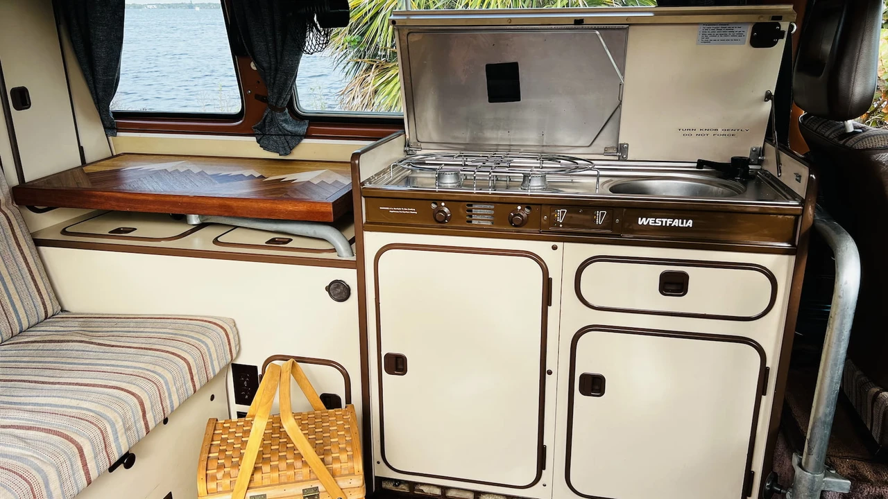 1984 Volkswagen Bay-Window Camper - Image 7 of 14