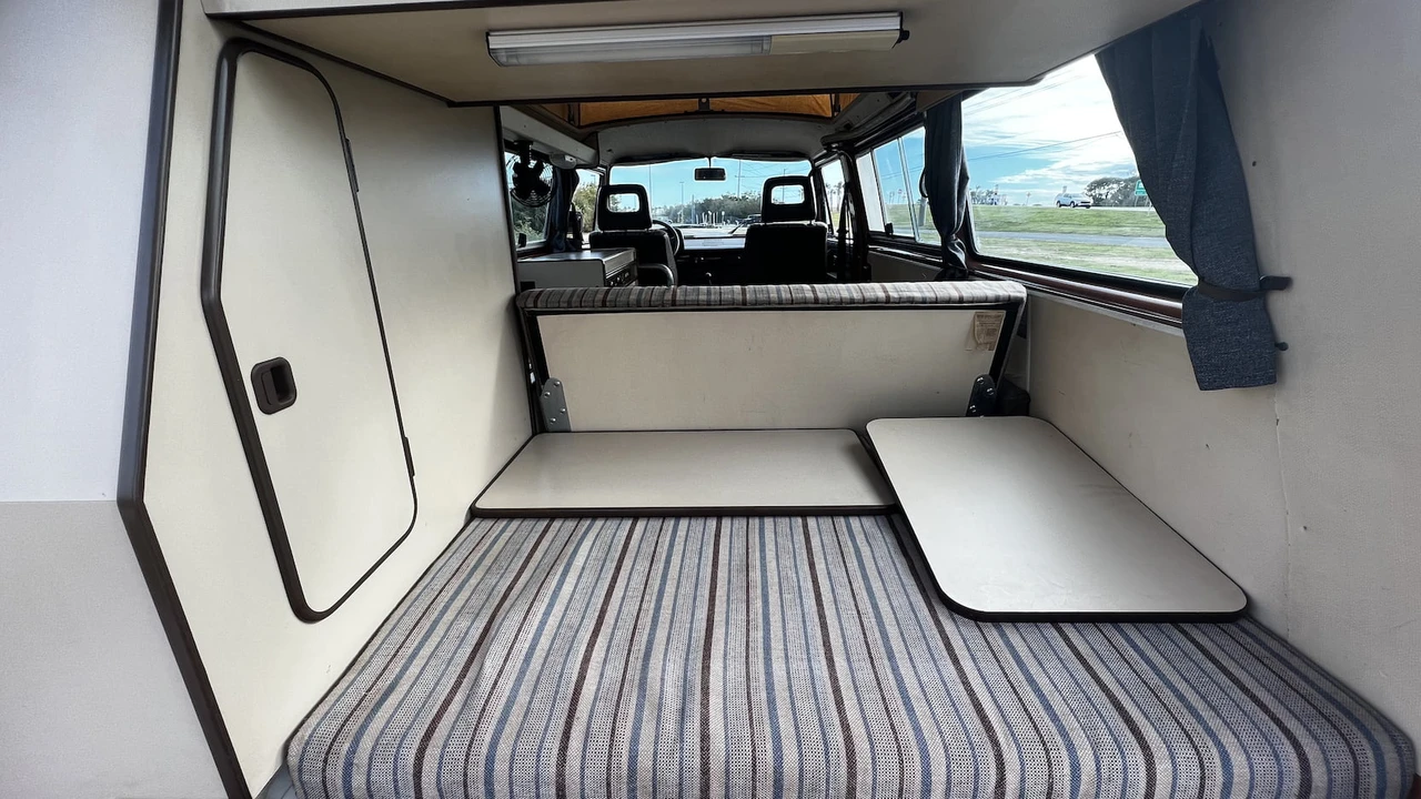 1984 Volkswagen Bay-Window Camper - Image 10 of 14