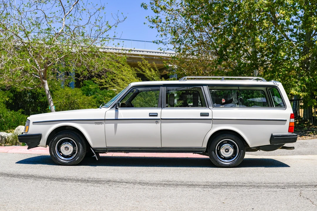 1984 Volvo 245 - Image 6 of 31